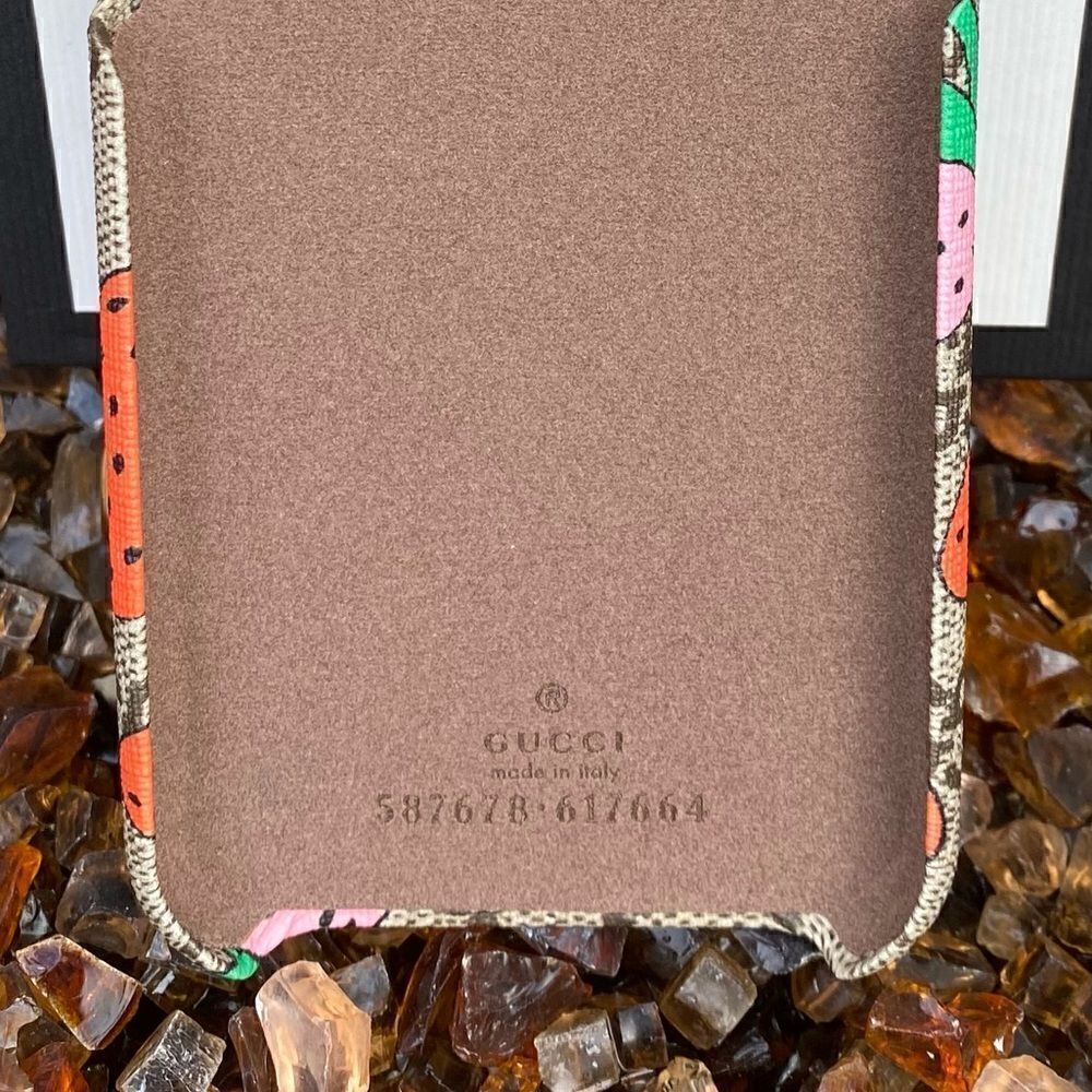 AUTHENTIC Gucci GG Strawberries iPhone X/XS Logo Smart Phone Case NIB. - Picture 5 of 8